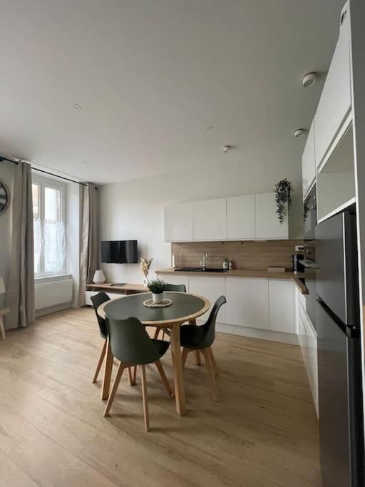Joli Appartement Avec Parking - Proche Centre Ville Chartres Exteriér fotografie